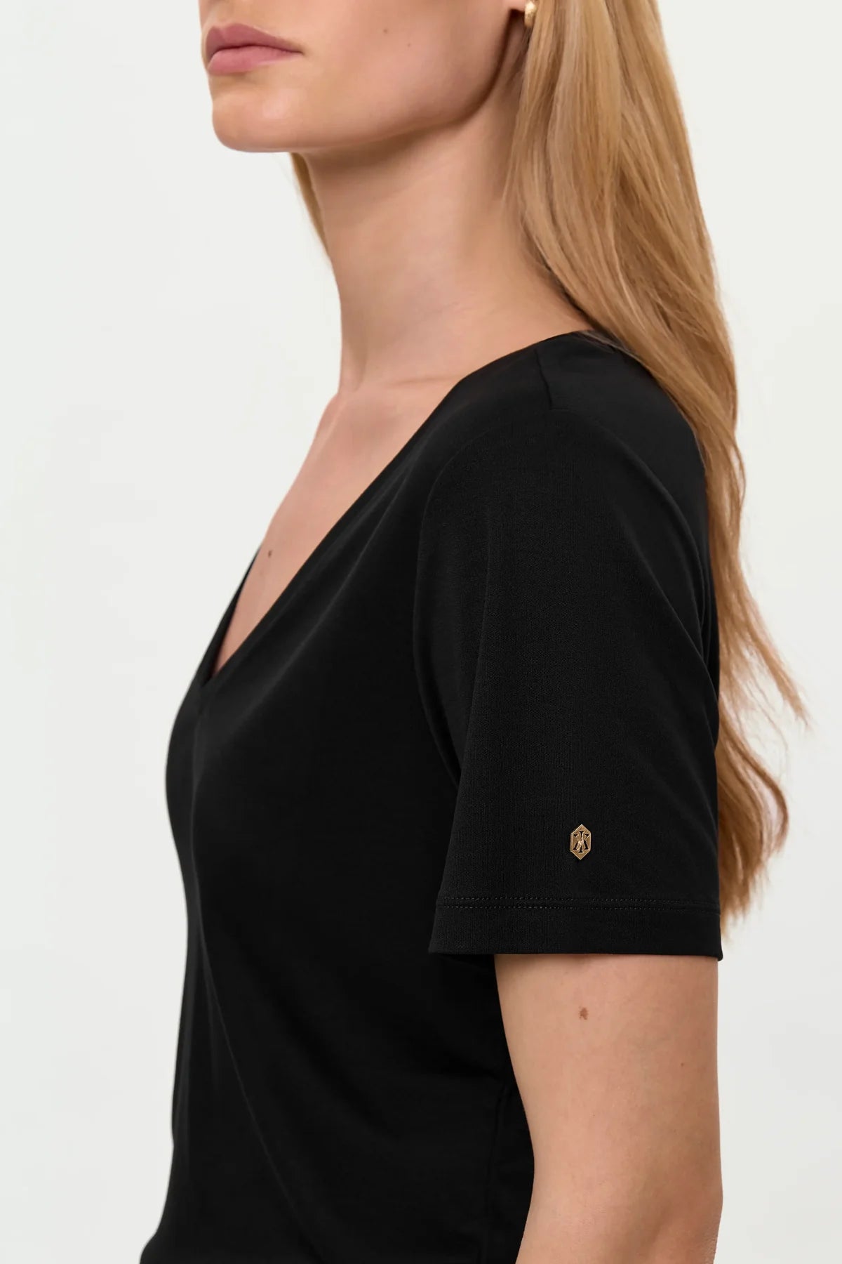 TARA T-Shirt