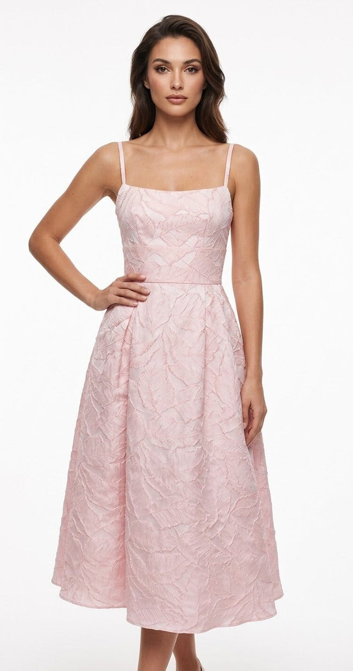 A strap dress with a jacquard slit