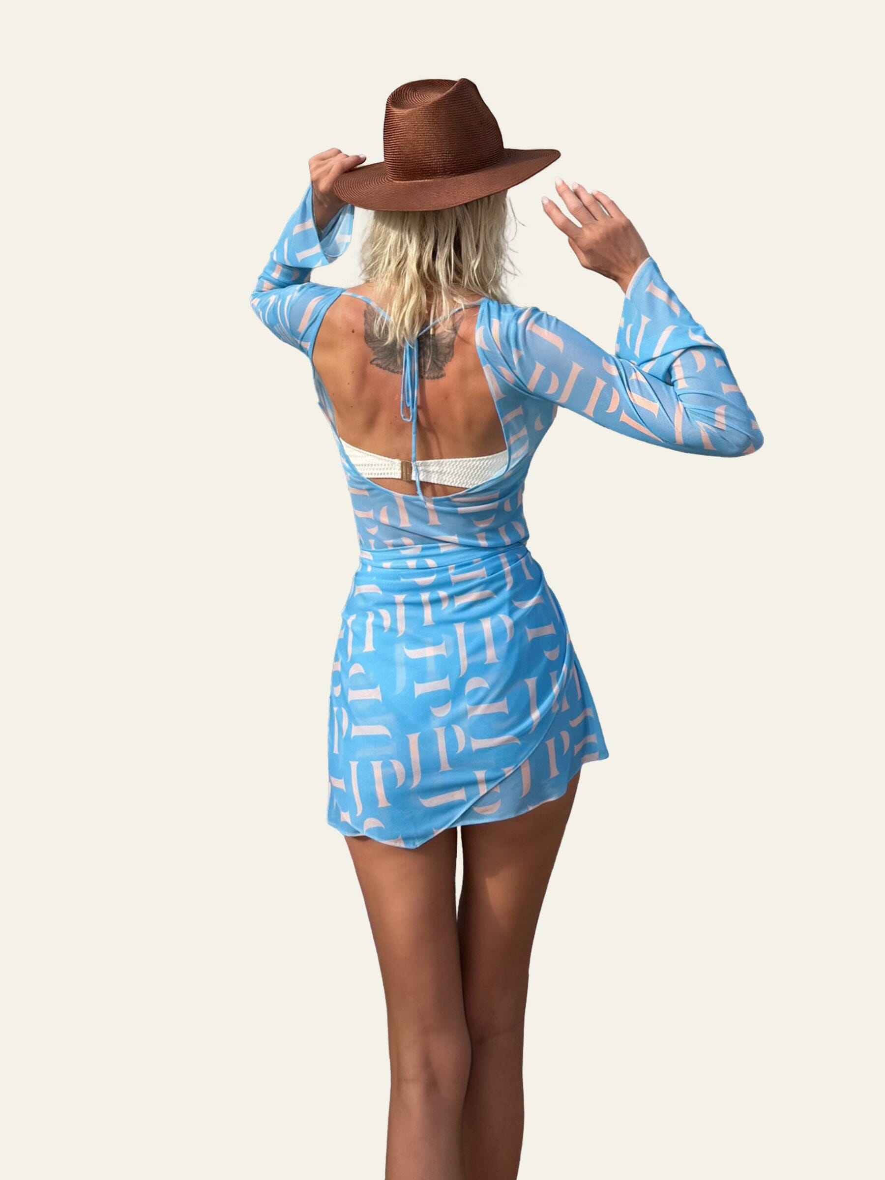 Logo backless