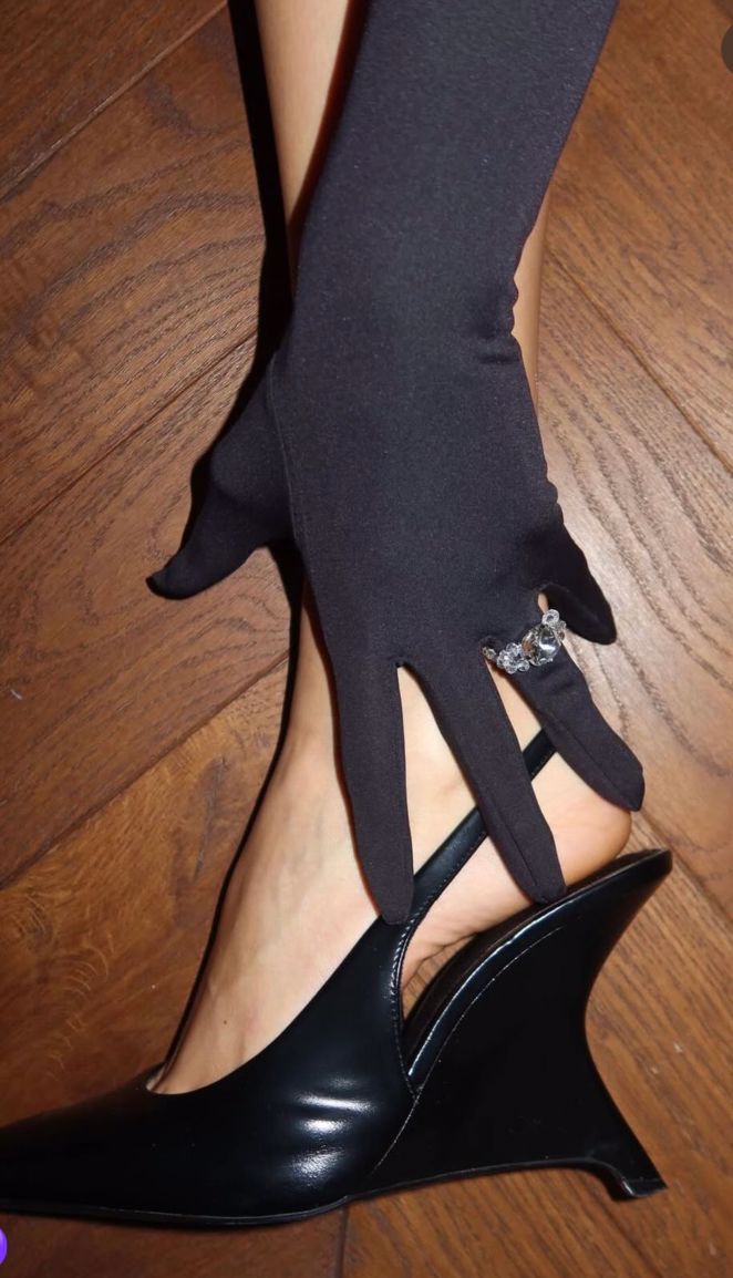Gloves with a ring