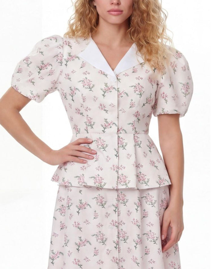 Button-down blouse with a pink flower